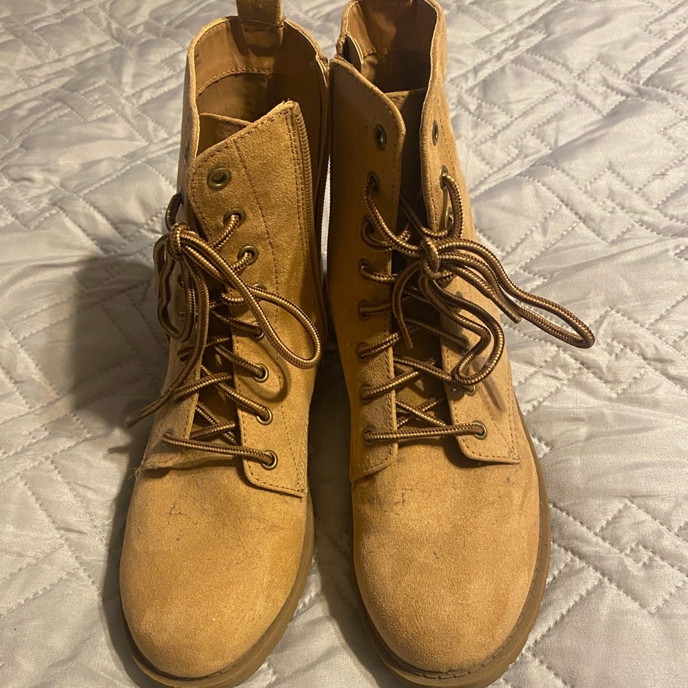 Time & Tru boots